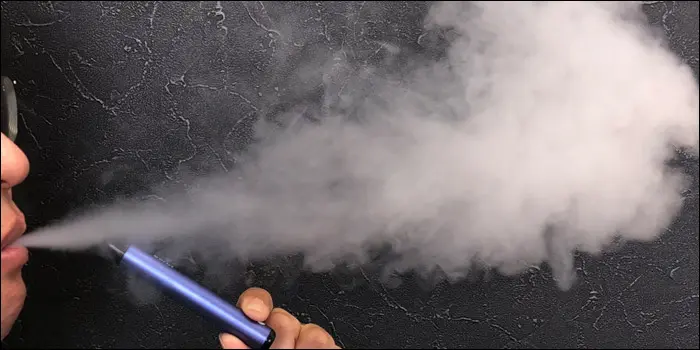 VuseGo(ビューズゴー)のブルーベリーアイスを吸った画像