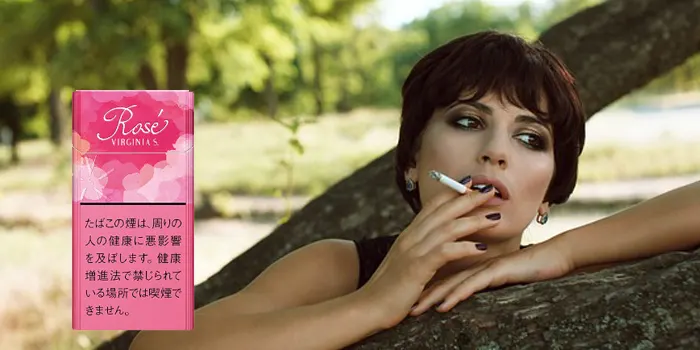 タバコを吸っている女性とバージニアエスのパッケージ画像