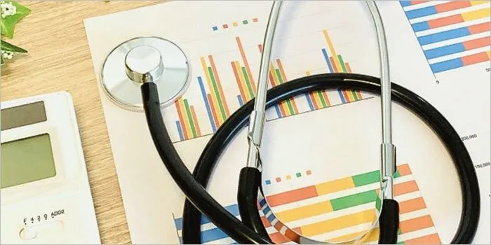 聴診器とグラフ