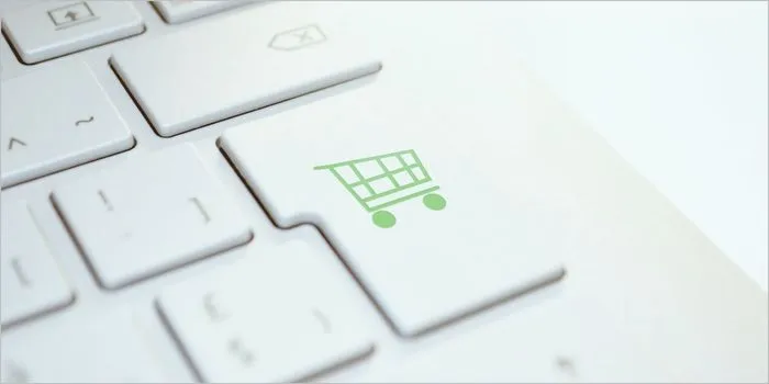 キーボードに描かれたショッピングカートのアイコン