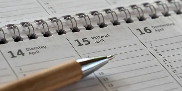 卓上カレンダーとボールペン