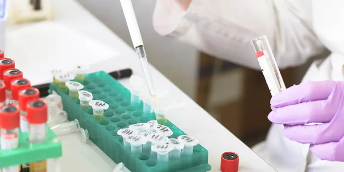 成分を研究する写真